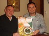 Joan Sans i Alfons Ribas amb la portada del programa denguany (Ajuntament de lArbo).