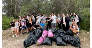 Els alumnes de lInstitut de lArbo retiren 70 sacs de residus dels entorns naturals de la vila